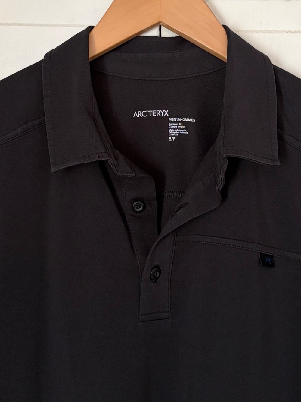 Arc'Teryx Captive Men’s Size S Relaxed Fit Short Sleeve Performance Polo